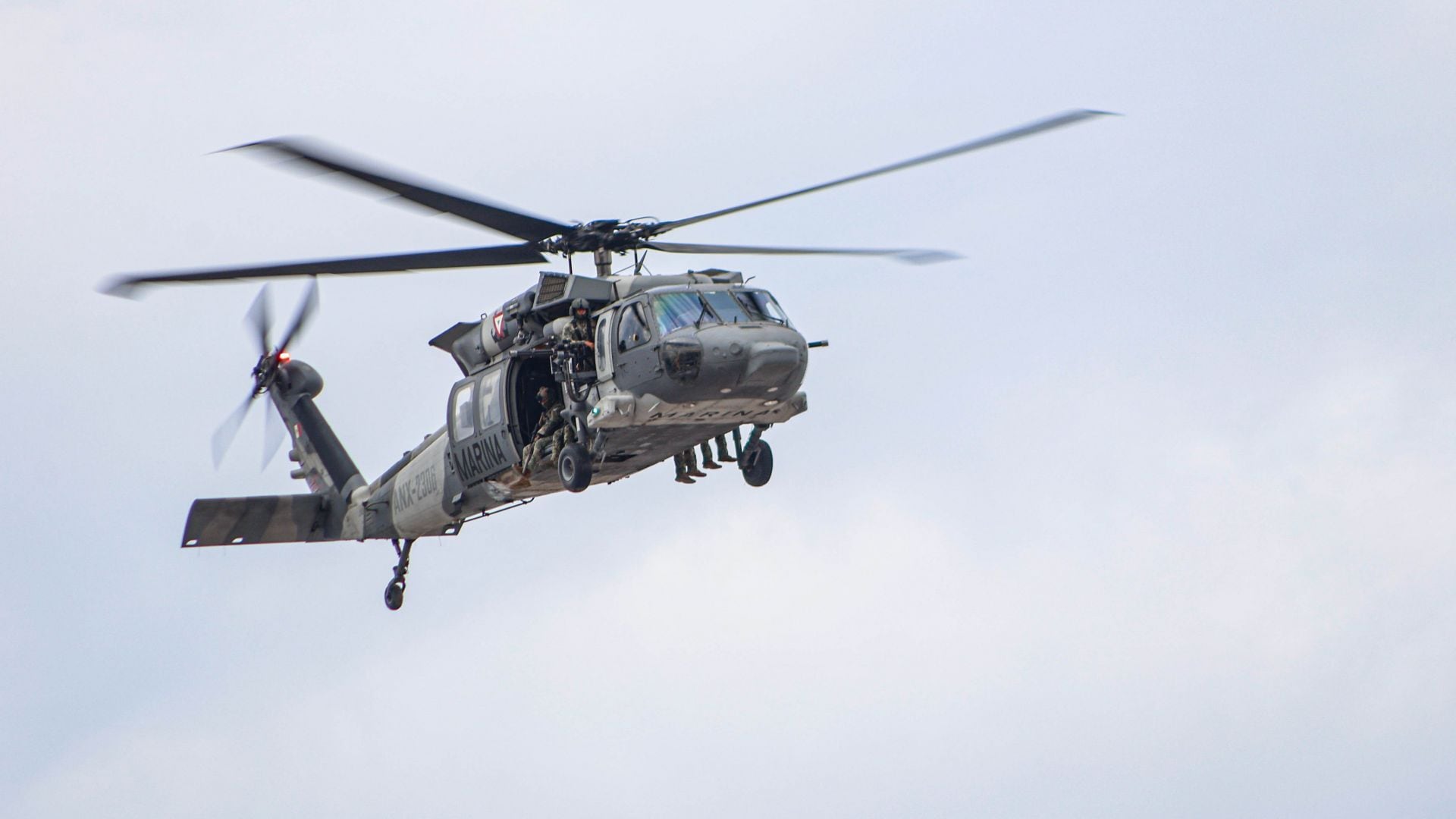 Helicóptero de la Marina que aterrizó de emergencia participaba en operativo en Jalisco