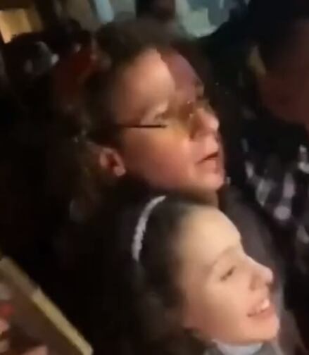 Luisito Comunica cuando supuestamente se desmaya en Venezuela.