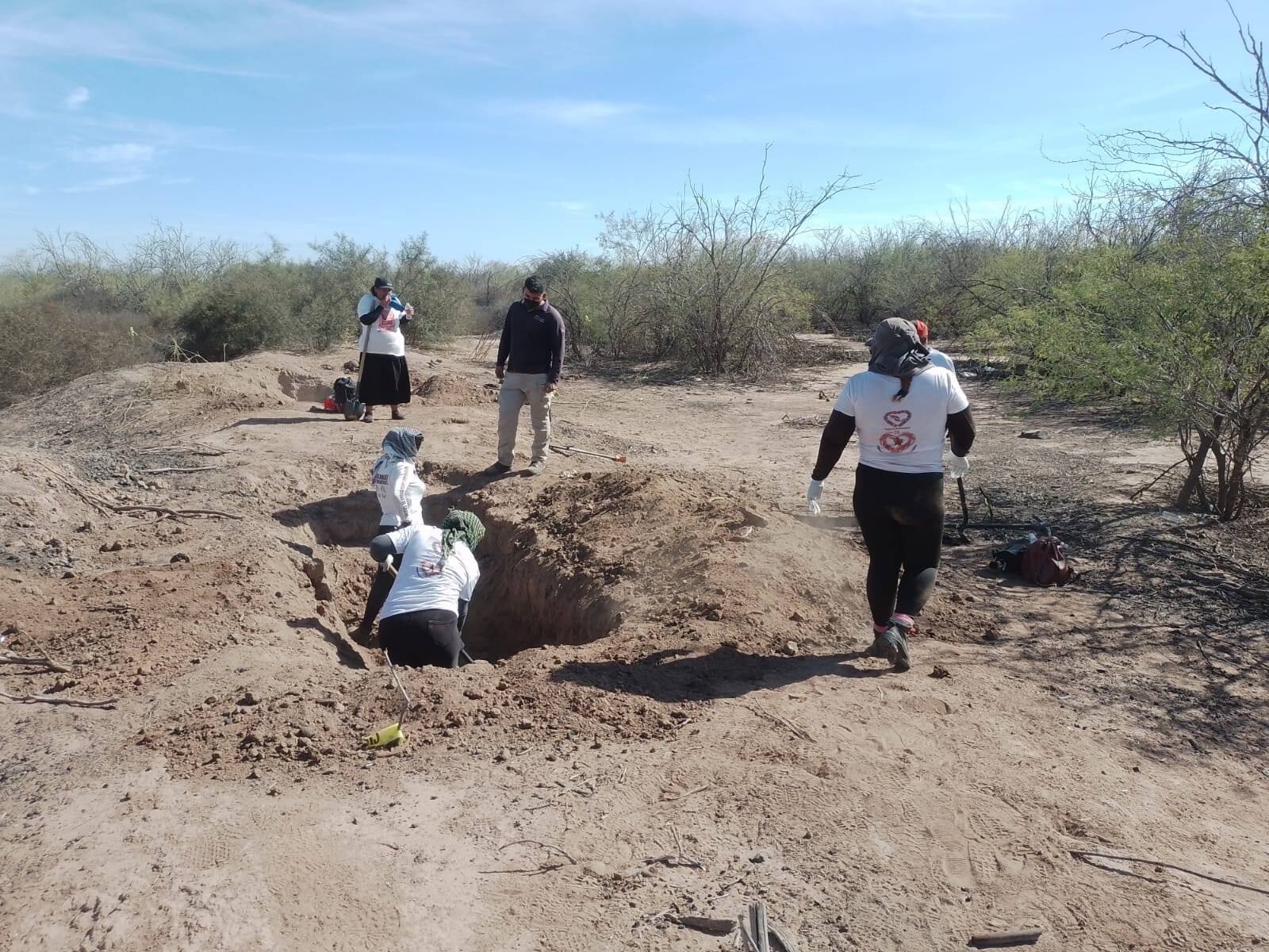 Madres buscadoras hallan restos humanos en San Ignacio Río Muerto, Sonora