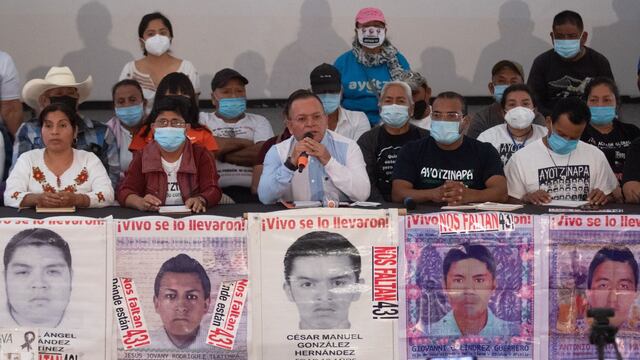 Madres y padres de los 43 normalistas de Ayotzinapa tuvieron una reunión con AMLO