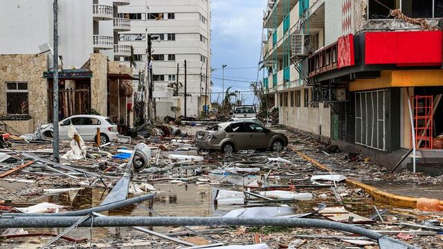 Daños provocados en calles de Acapulco por el huracán Otis