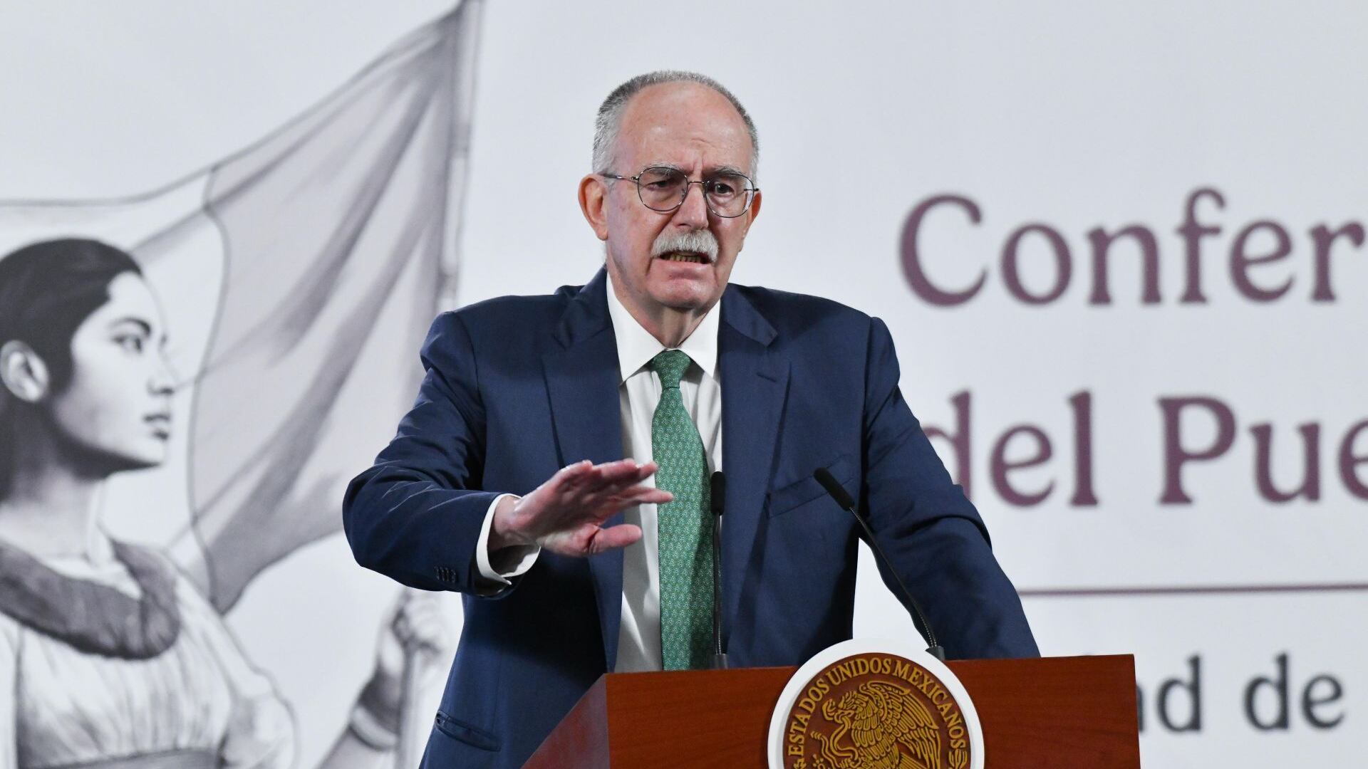 “Es una mujer ejemplar”: Berdegué defiende a Altagracia Gómez