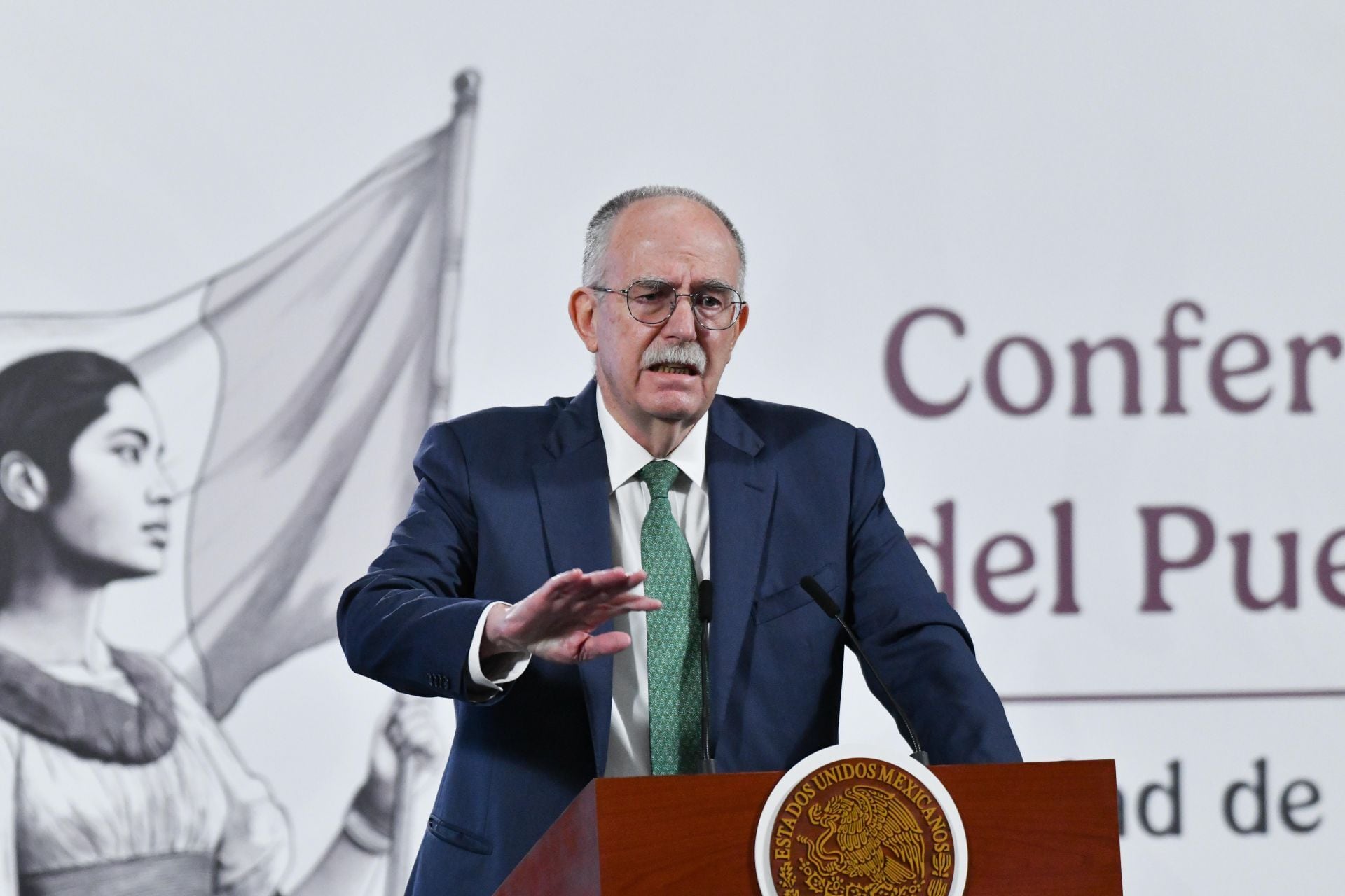 Julio Berdegué insistió que Altagracia Gómez no incurrió en conflicto de interés