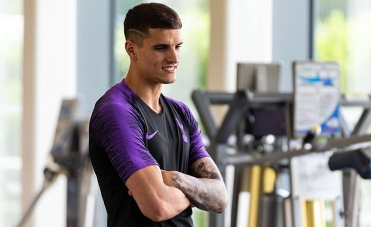 Erik Lamela aparece como utilero en Rayados y estalla la controversia