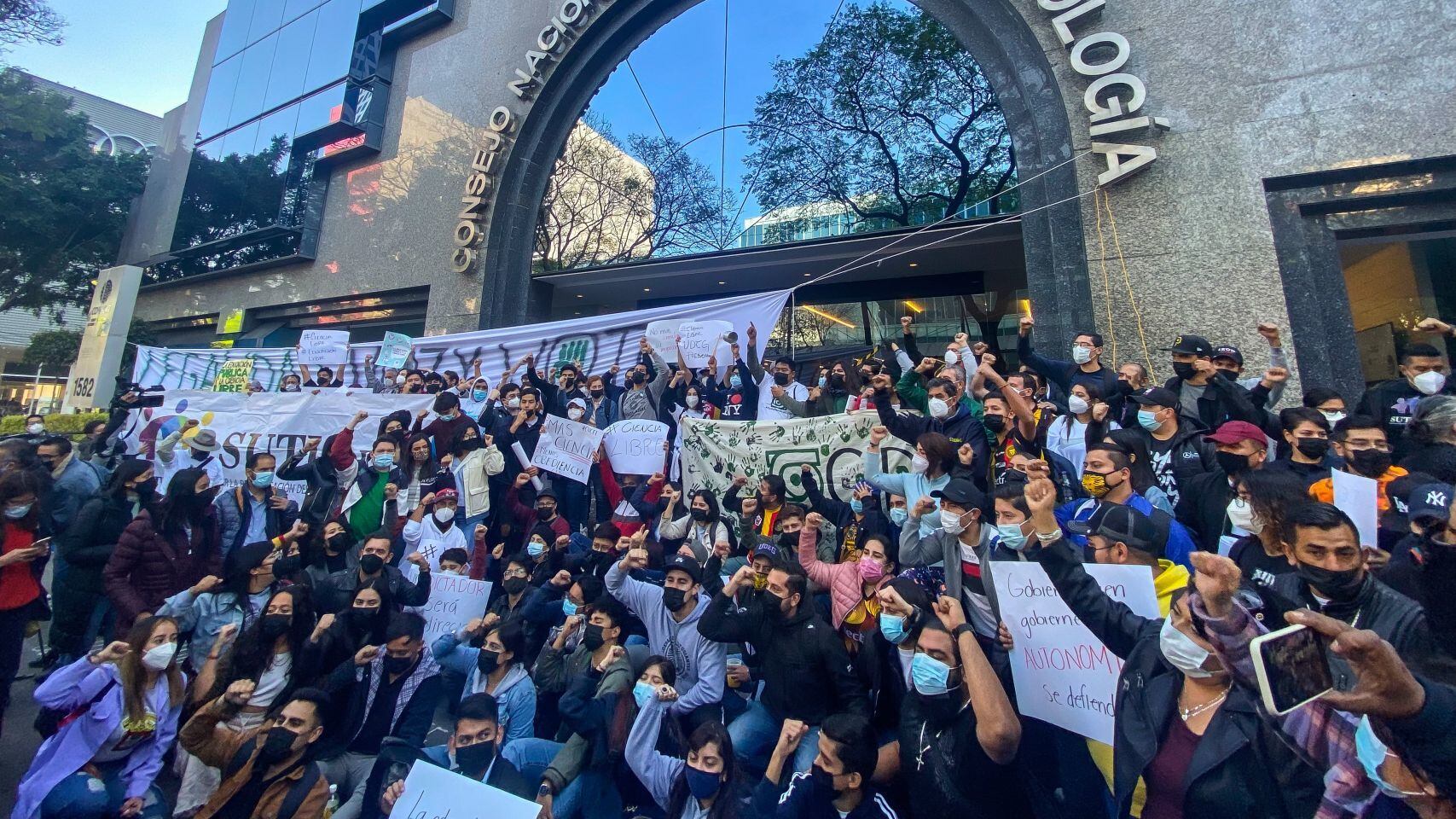 Estudiantes de posdoctorado acusan que Conahcyt no les ha pagado la beca; anuncian marcha para hoy