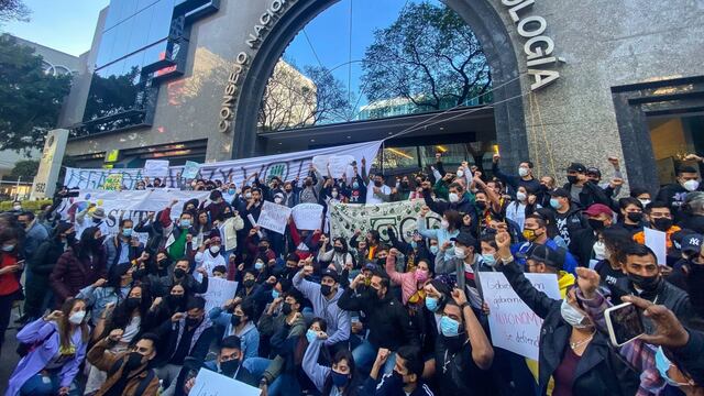 Protesta de comunidad del CIDE frente al Conacyt