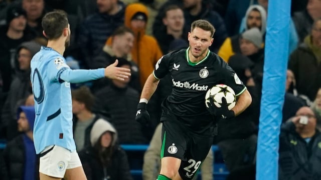 Santiago Giménez en la Champions League