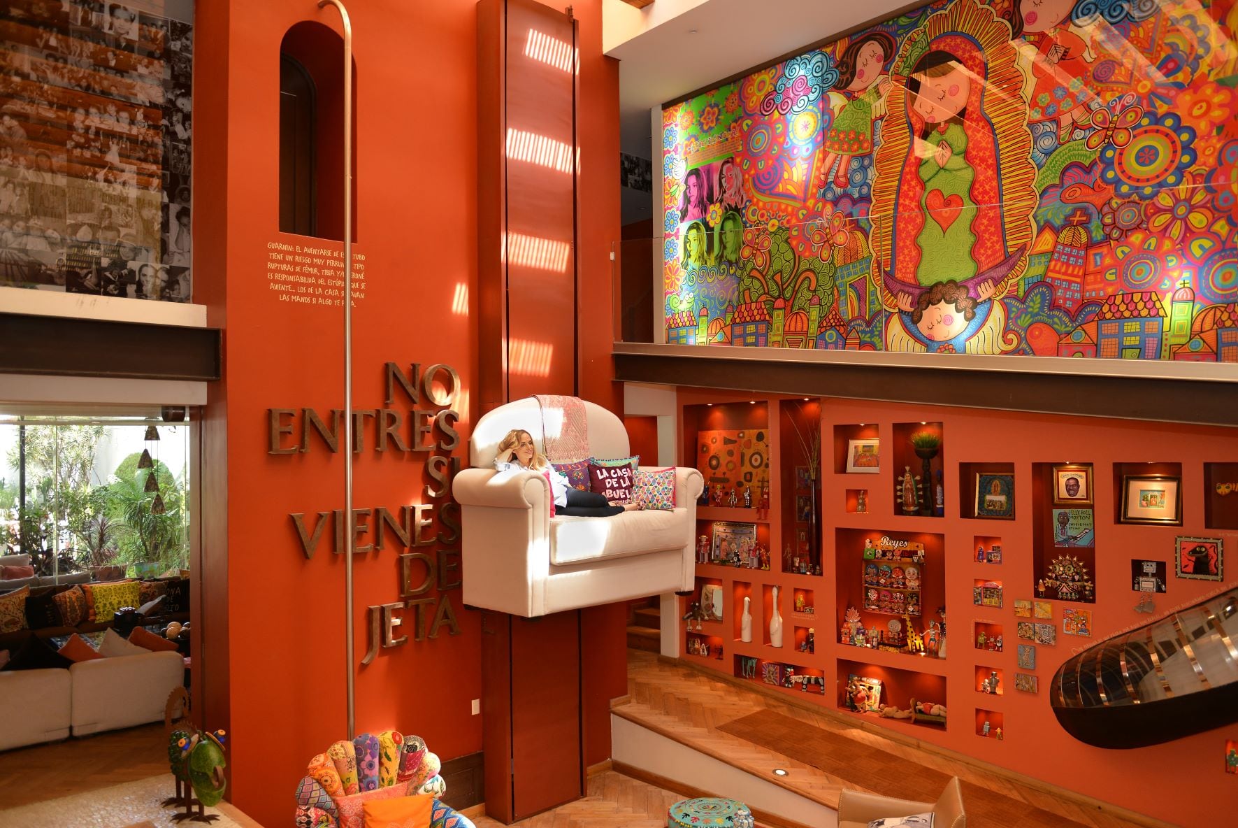 Sillón elevador en casa de Amparo Serrano