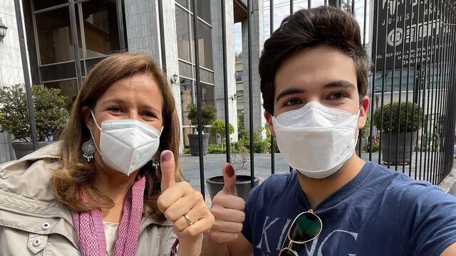 Margarita Zavala y su hijo Luis Felipe Calderón