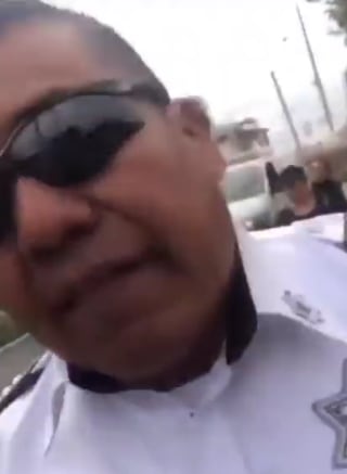 Policía agrediendo a fan de Poncho de Nigris en La Casa de los Famosos México