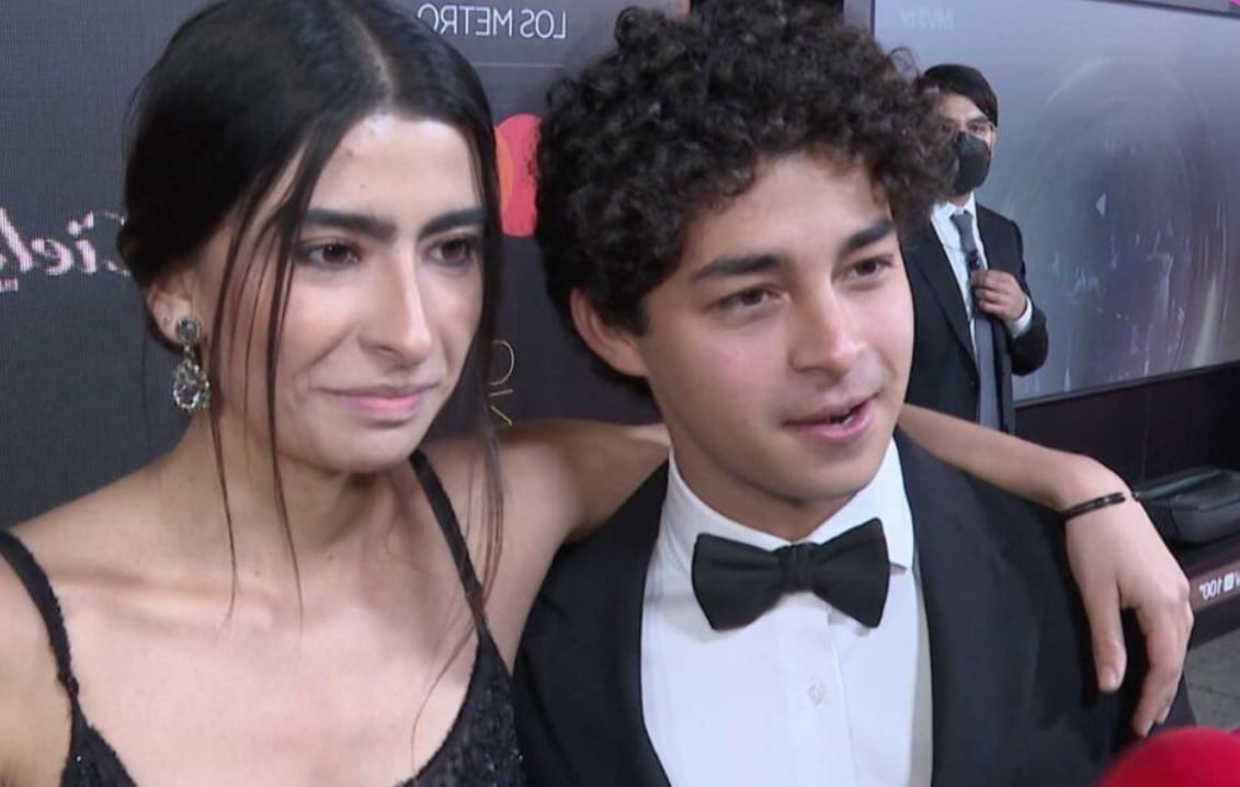 Paola, hija de Adal Ramones, y su novio