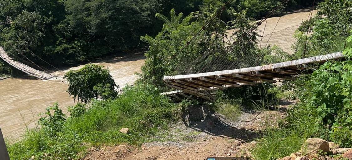 Incomunican comunidades de Chiapas tras tirar puente peatonal