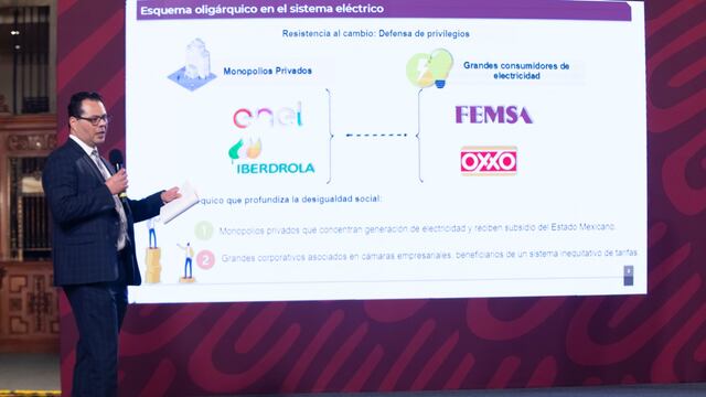 Miguel Santiago Reyes Hernández, director general de CFEnergía y CFE Internacional, en la mañanera de AMLO