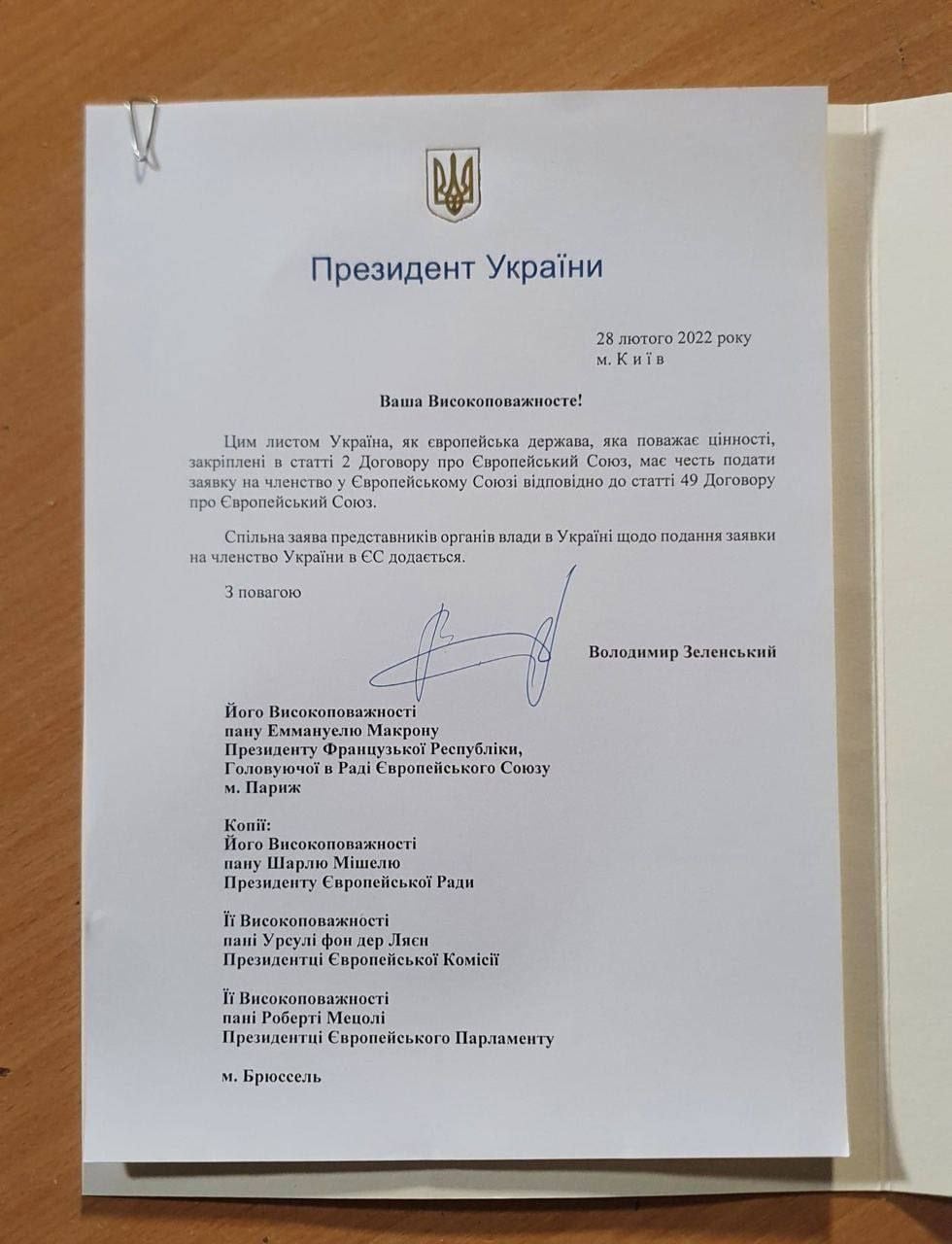 Ucrania presenta solicitud para integrarse a la Unión Europea de forma “inmediata”
