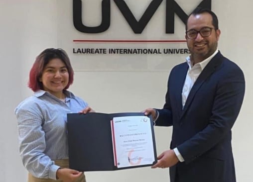 Alexa Moreno se graduó como arquitecta