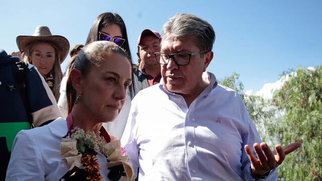 Claudia Sheinbaum conversa con Ricardo Monreal durante una reunión con simpatizantes de Morena