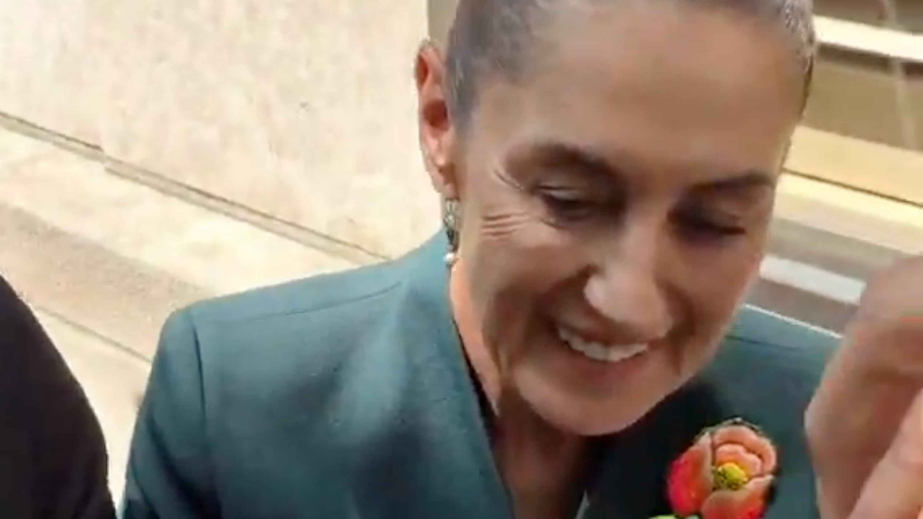 Claudia Sheinbaum, vestida de verde, rumbo a la final del Mundial 2026