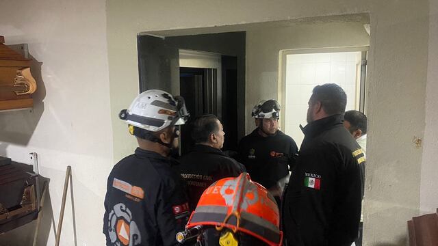 Un elevador cae en una funeraria con tres empleados y un cadáver dentro