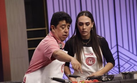 Macky González reta a uno de los jueces