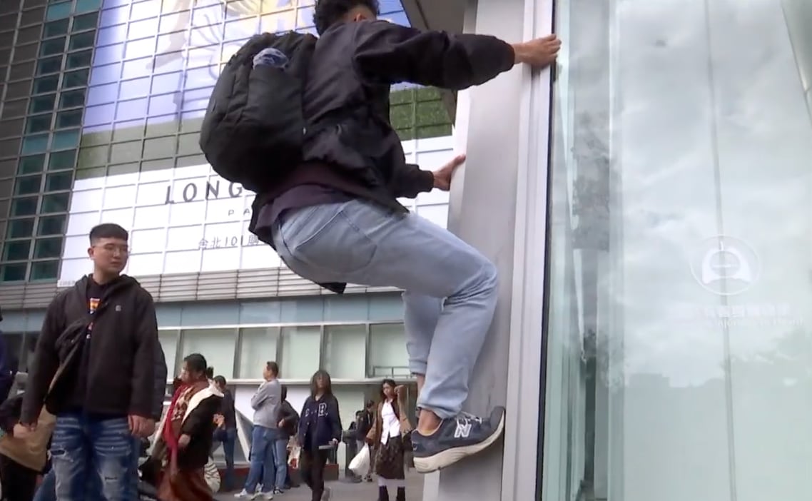 Imitadores de Alex Honnold tratan de escalar el Taipei 101