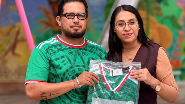 Nancy Nápoles reaparece regalando playeras de la Selección Mexicana en plena polémica