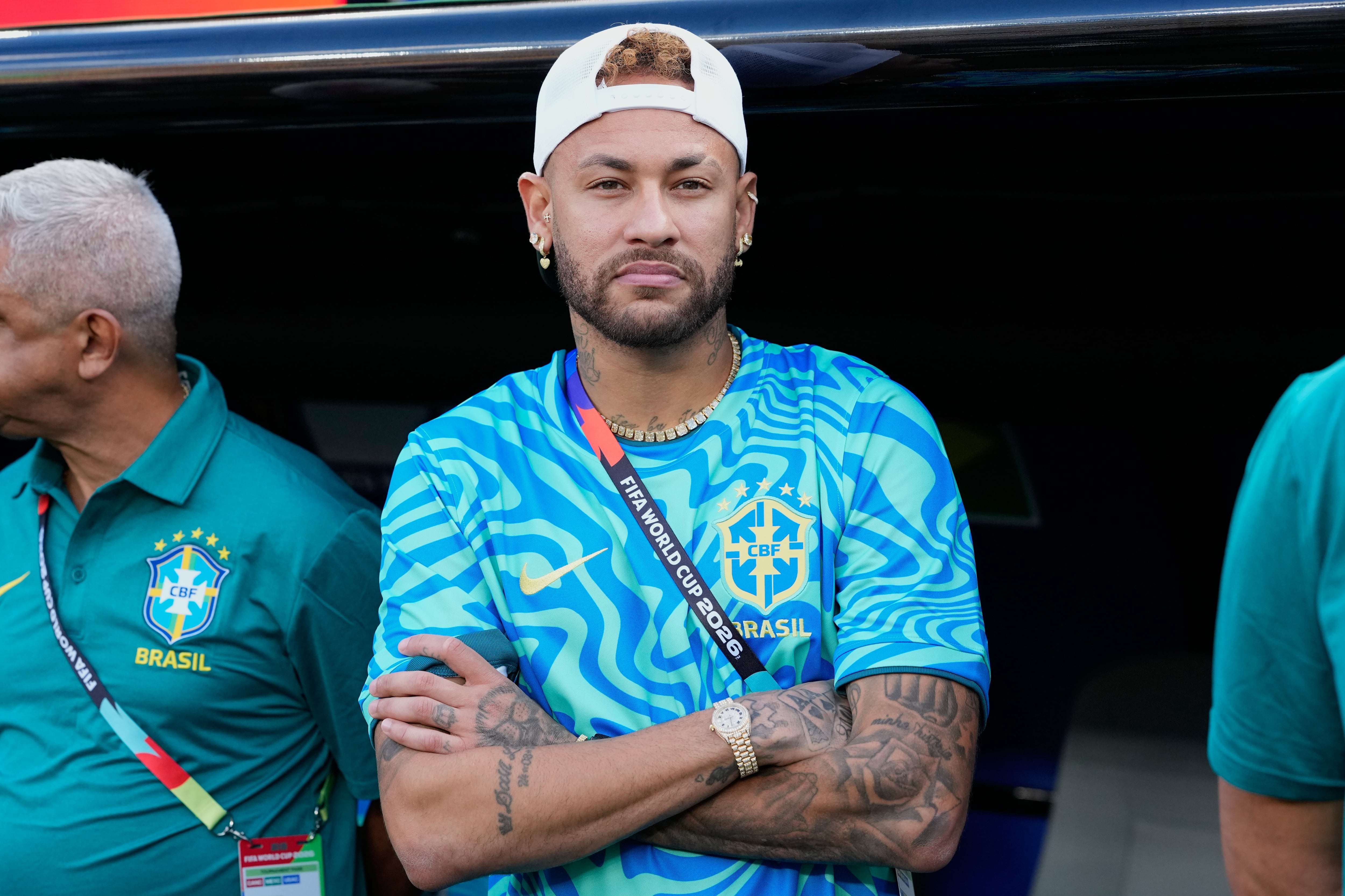 Neymar acompañó a Brasil en el partido ante Marruecos