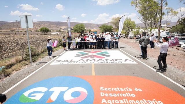 Diego Sinhue Rodríguez entrega obras de modernización del Canal de Coria