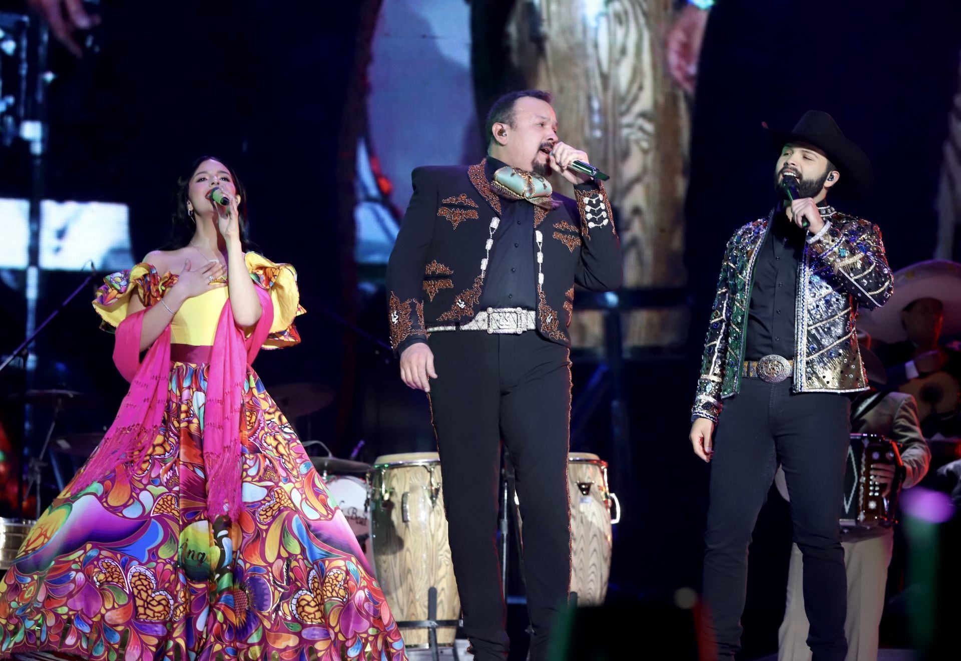 Ángela Aguilar, Pepe Aguilar y Leonardo Aguilar.