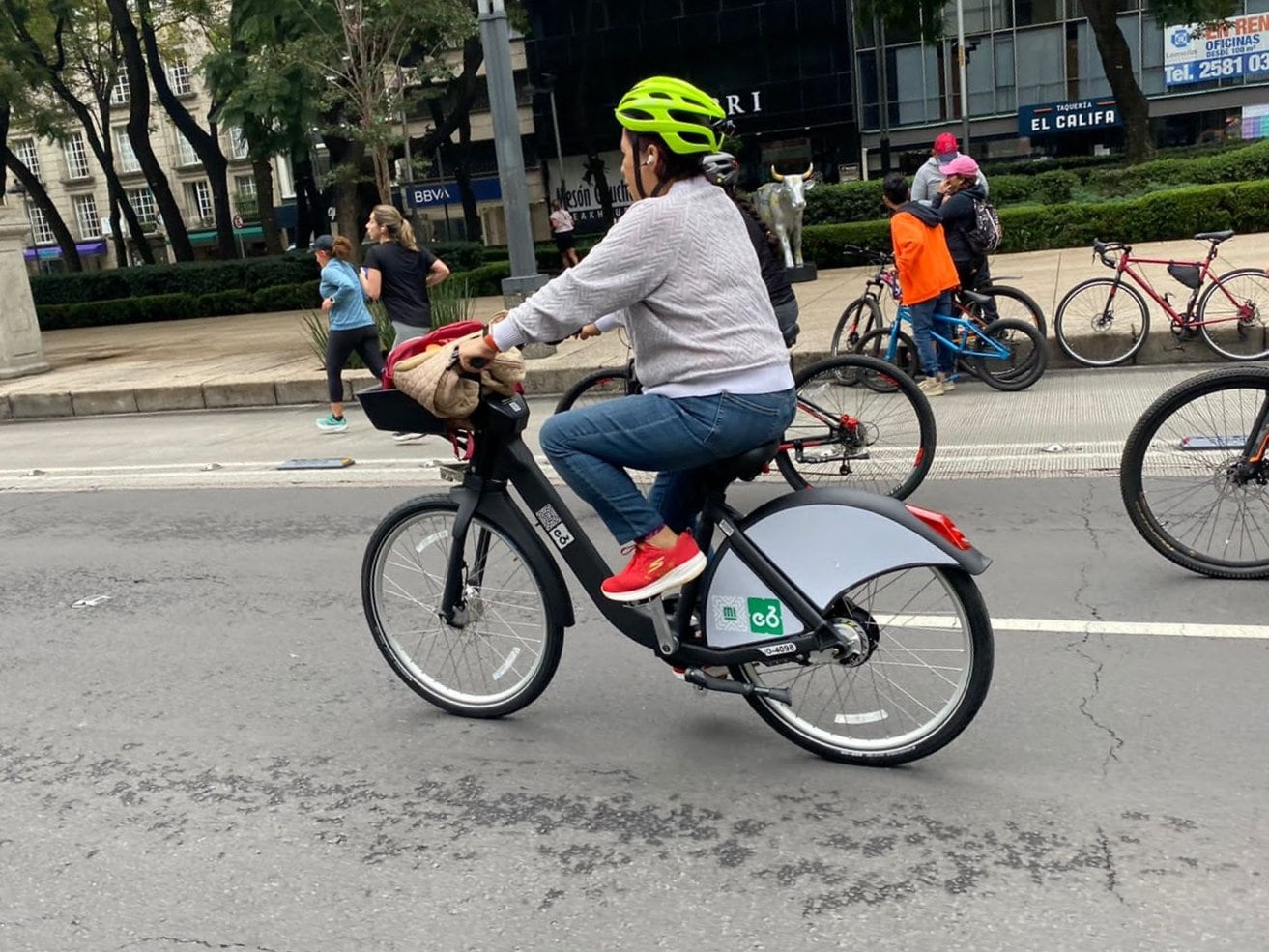 Nueva bicicleta de Ecobici remueve memorias de Marcelo Ebrard
