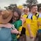 Aficionados de Suecia conmovieron a Nuevo León con este abrazo a madres buscadoras