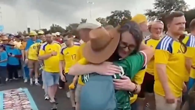 Aficionados de Suecia conmovieron a Nuevo León con este abrazo a madres buscadoras