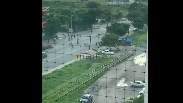 Reos del penal lograron escapar.