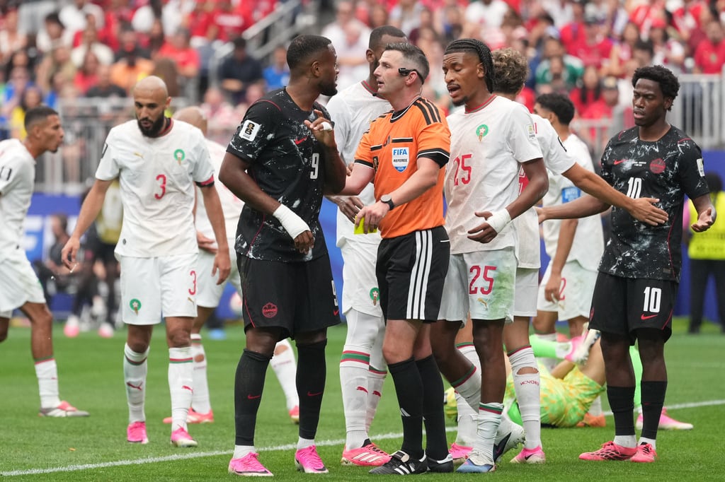 El árbitro Michael Oliver ha sido uno de los mejores del Mundial 2026.
