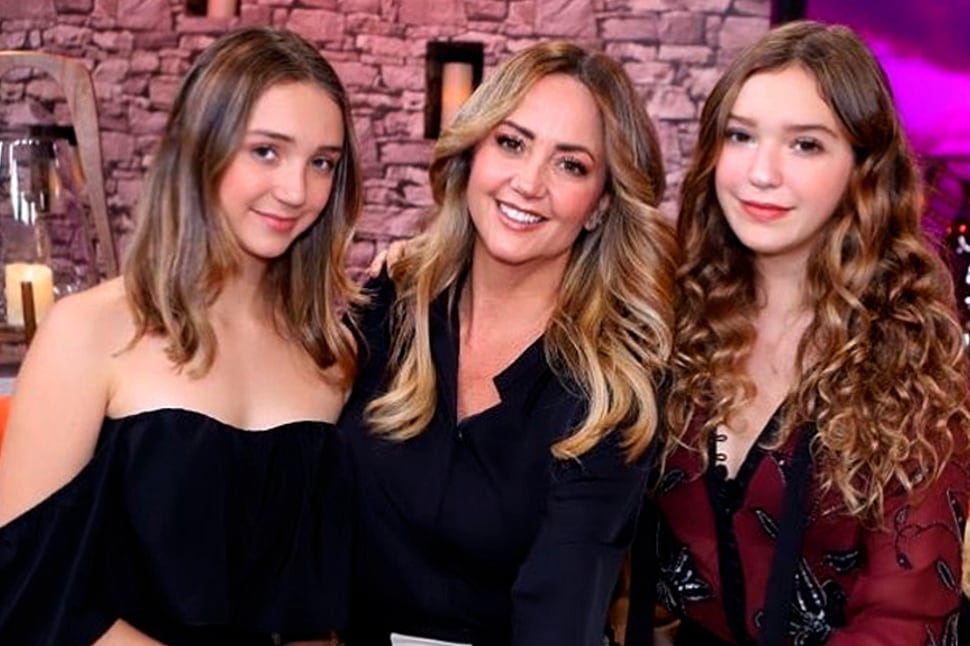 Andrea Legarreta y sus hijas