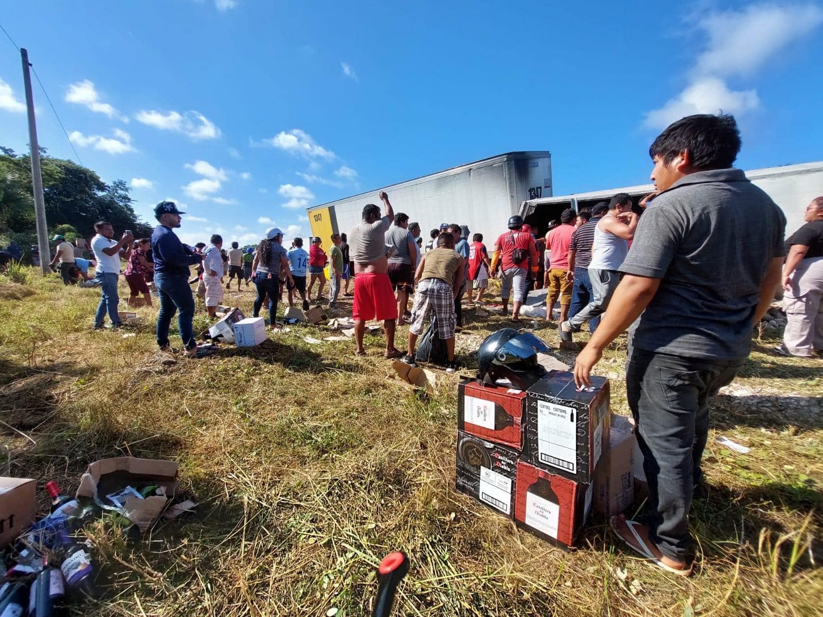 Rapiña por volcadura de Camión en Campeche