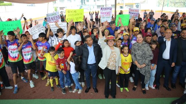 Azucena Cisneros entrega parques rehabilitados en Ecatepec.
