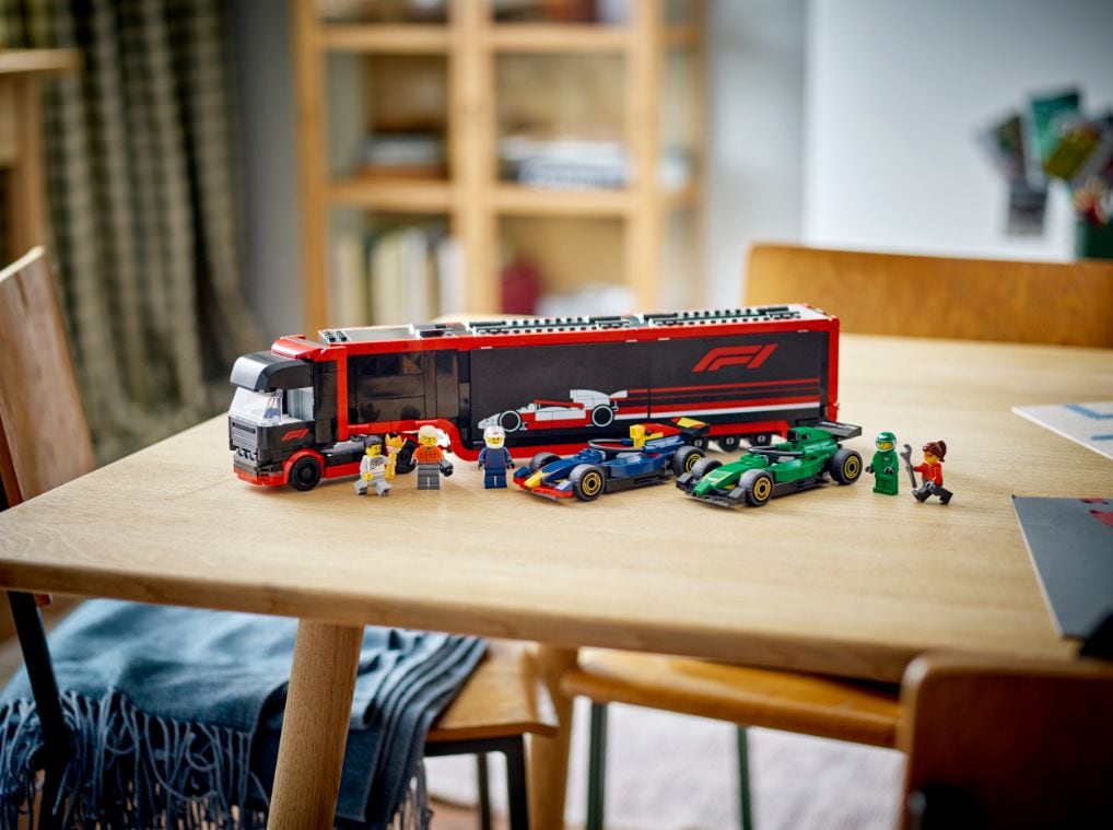 LEGO City Camión de F1 con Autos de F1 RB20 y AMR24