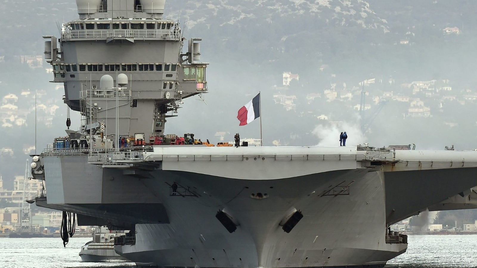 Portaaviones francés Charles de Gaulle es ubicado cerca de Medio Oriente