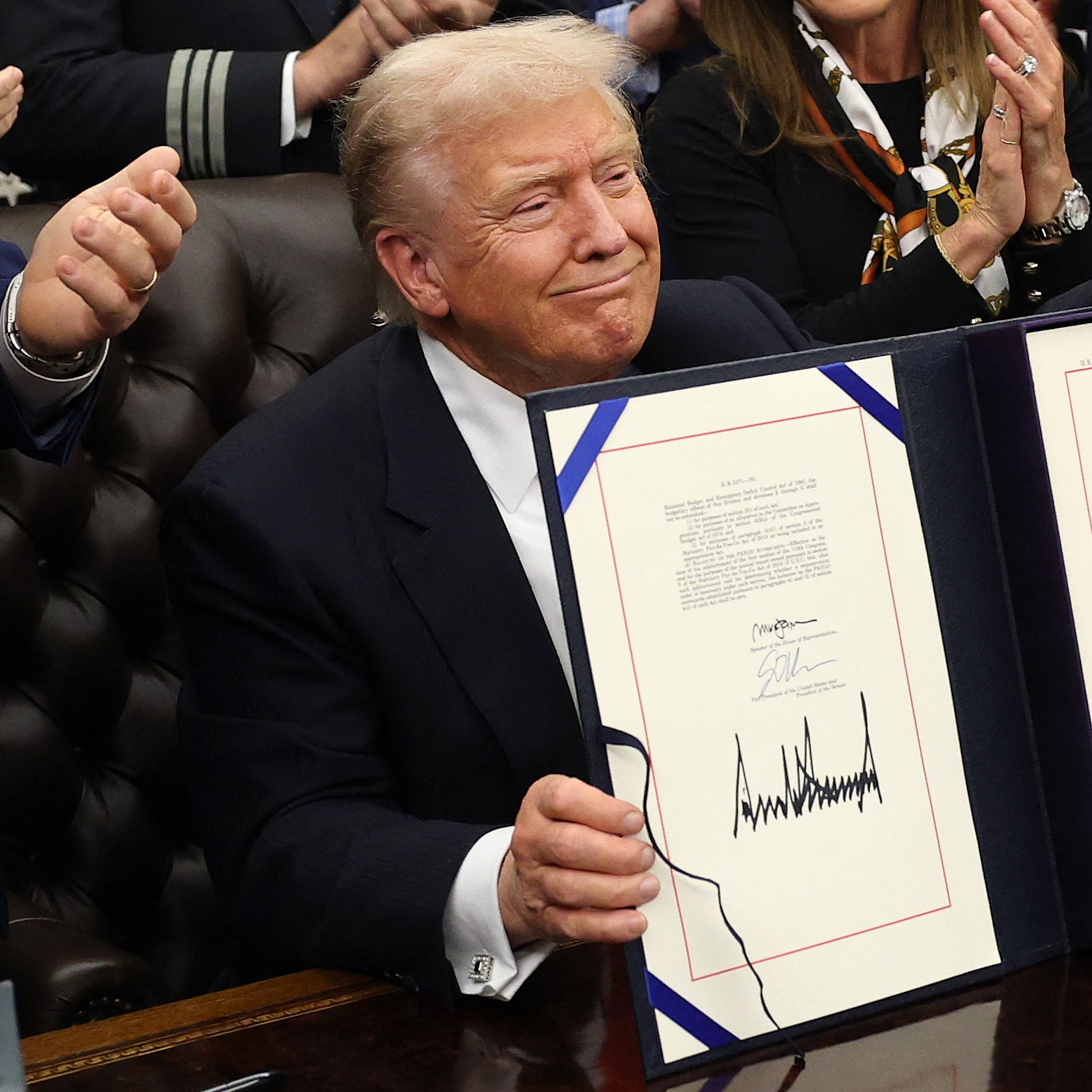 Cámara Baja de Estados Unidos aprueba reabrir el Gobierno; Trump firma acuerdo