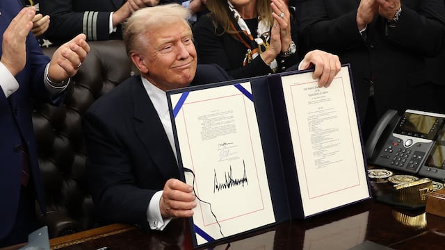 Cámara Baja de Estados Unidos aprueba reabrir el Gobierno; Trump firma acuerdo