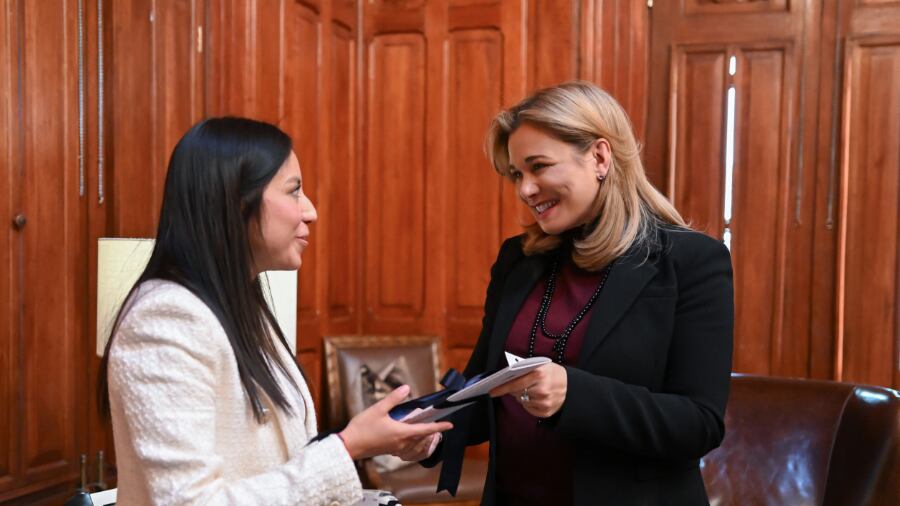Maru Campos dio la bienvenida a Nadia Zenteno, integrante de la Secretaría de Innovación y Desarrollo Económico