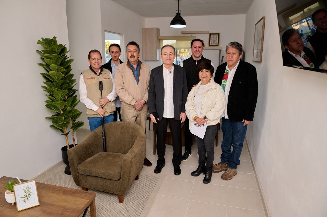 Alfonso Durazo entrega primeras viviendas del Bienestar en Cajeme.