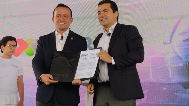 Mikel Arriola y Eduardo Osuna, firman renovación de patrocinio