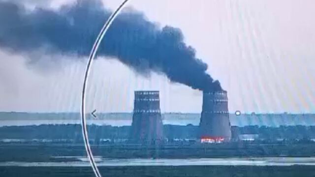 Incendio en planta nuclear de Zaporiya causa denuncias cruzadas entre Volodímir Zelenski y el Kremlin