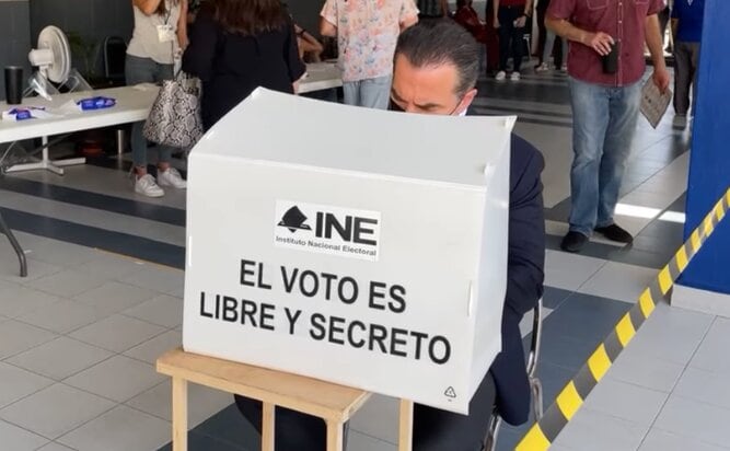 Adrián de la Garza, candidato del PRI-PRD