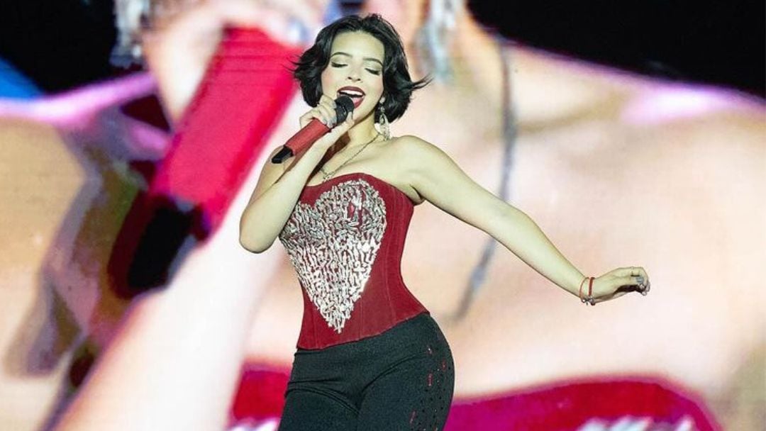 Ángela Aguilar en concierto