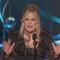 Jennifer Coolidge en Premios Emmy 2024 agradece a los “gays malvados” y la callan en vivo (VIDEO)
