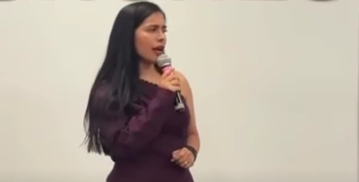 Diputada del Partido Verde en Puebla sorprende cantando en el Congreso