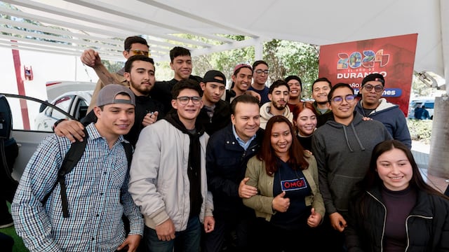 Esteban Villegas, gobernador de Durango, al centro