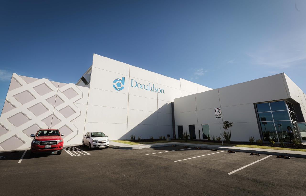 Diego Sinhue Rodríguez inaugura la empresa Donaldson
